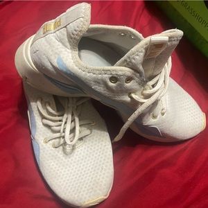 Pumas Used woman’s sneakers